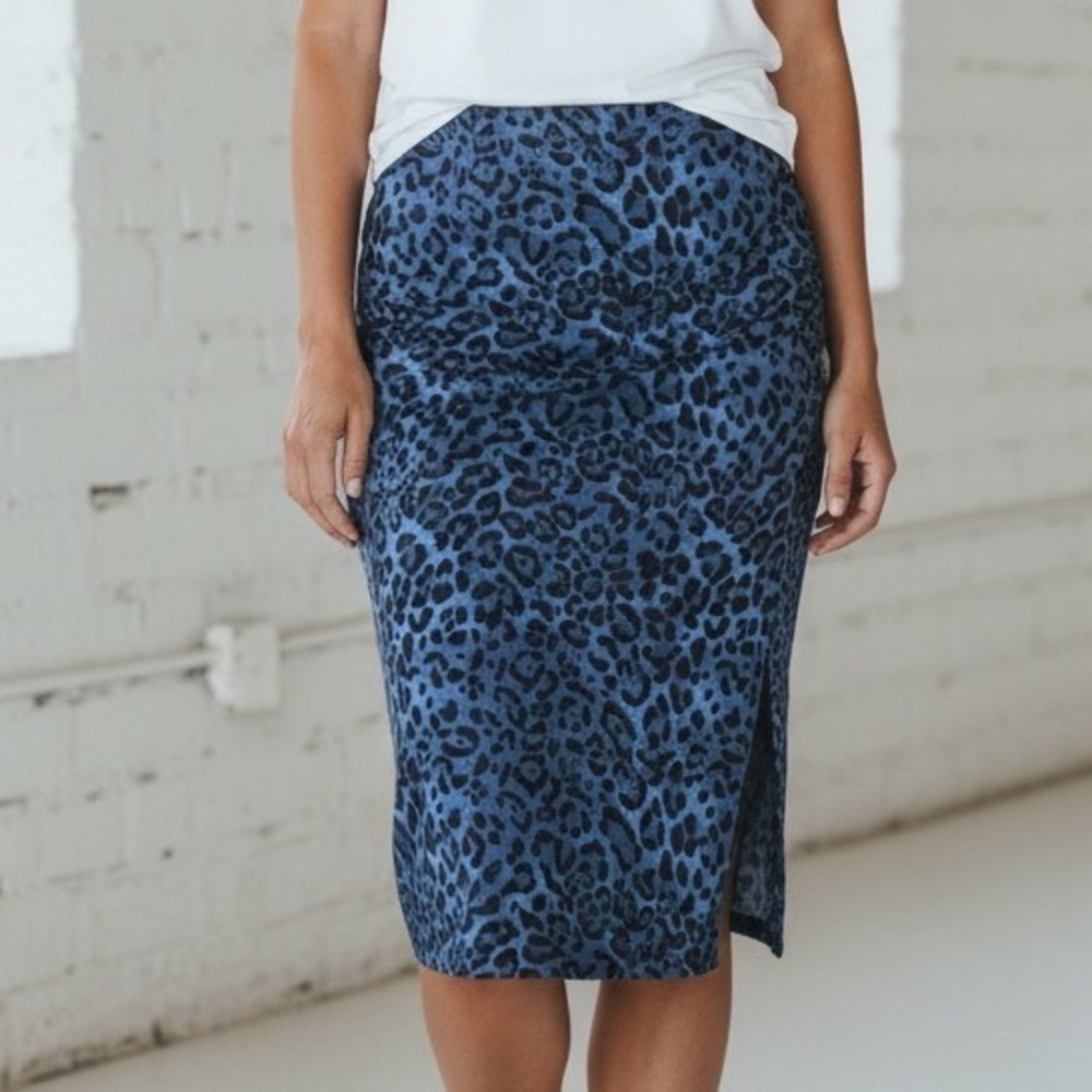 T Tahari Blue Leopard Animal Print Knee Length Skirt Side Slit Modal Blend XS